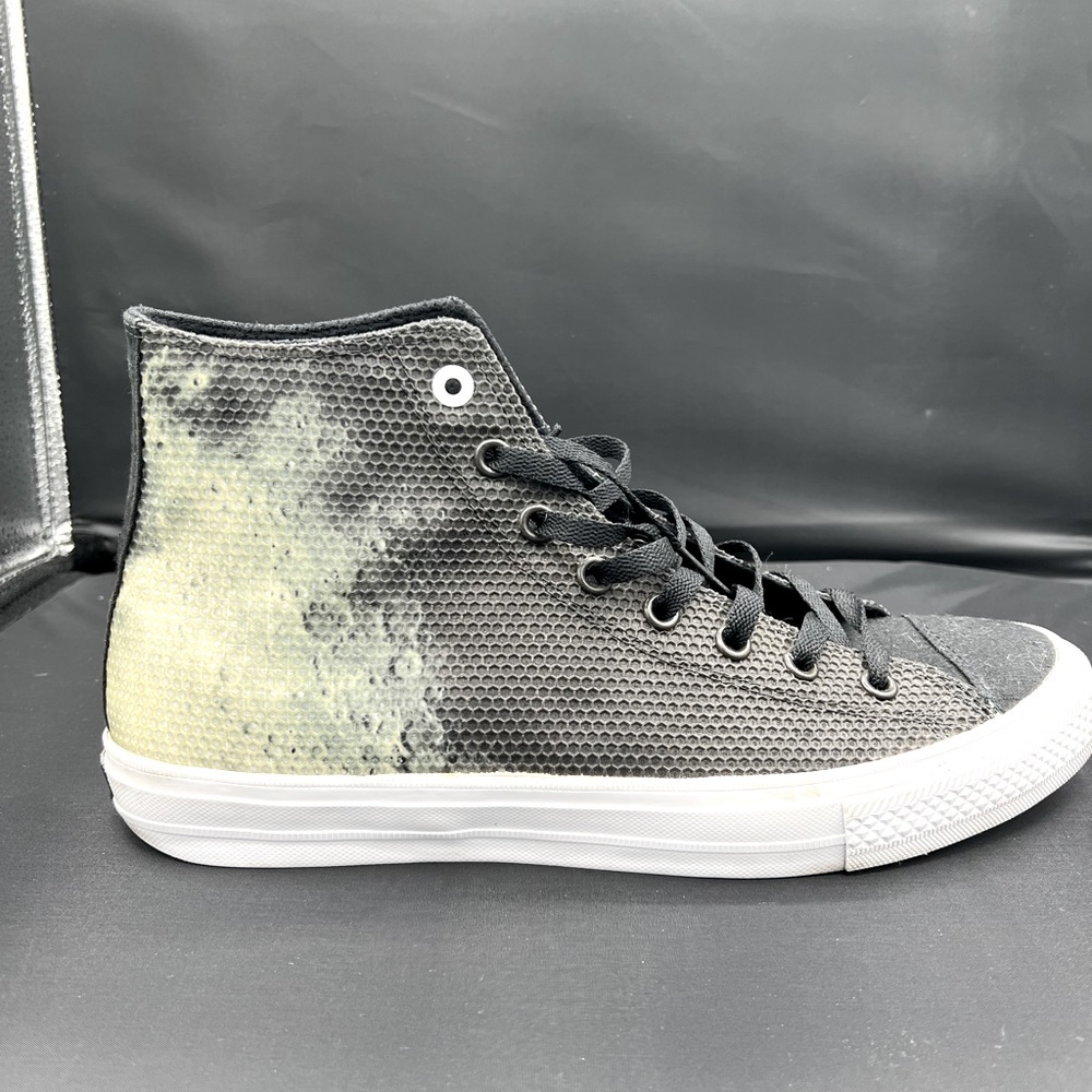 Chuck Taylor II Converse Darkside of the moon with Glow in the dark Soles